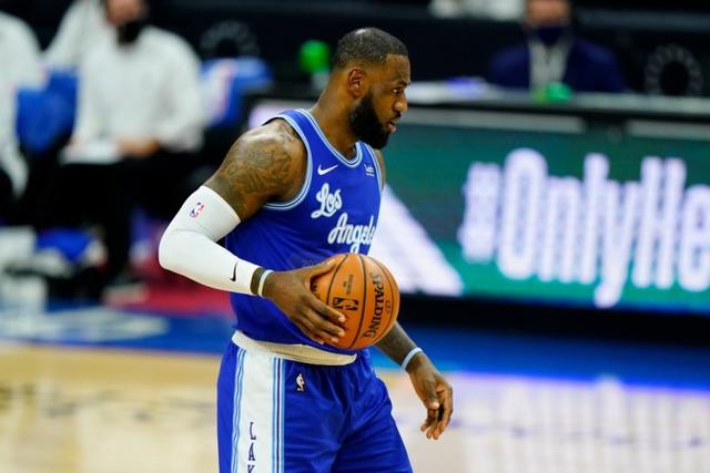 马菲奥向镜头做5比2手势 嘲讽皇马5比2不敌巴萨